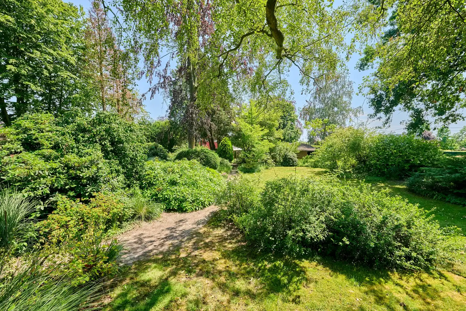 Charmante open bebouwing met prachtige tuin op toplocatie nabij het centrum en de Nederlandse grens foto 33