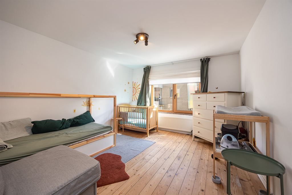 Leuke starterwoning met carport foto 18