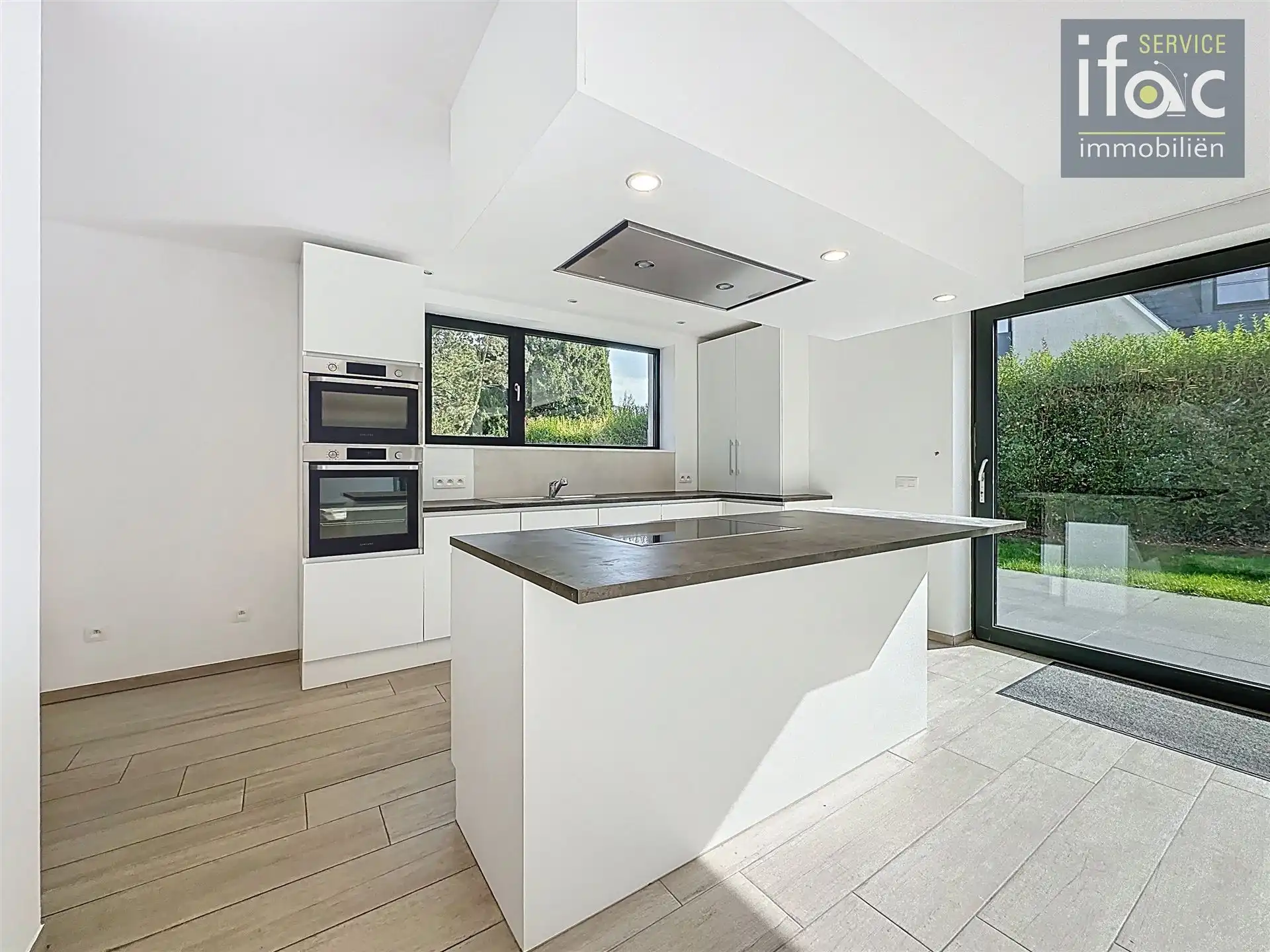 Moderne villa met 6 slaapkamers en zonnige tuin in wijk Arboretum foto 2