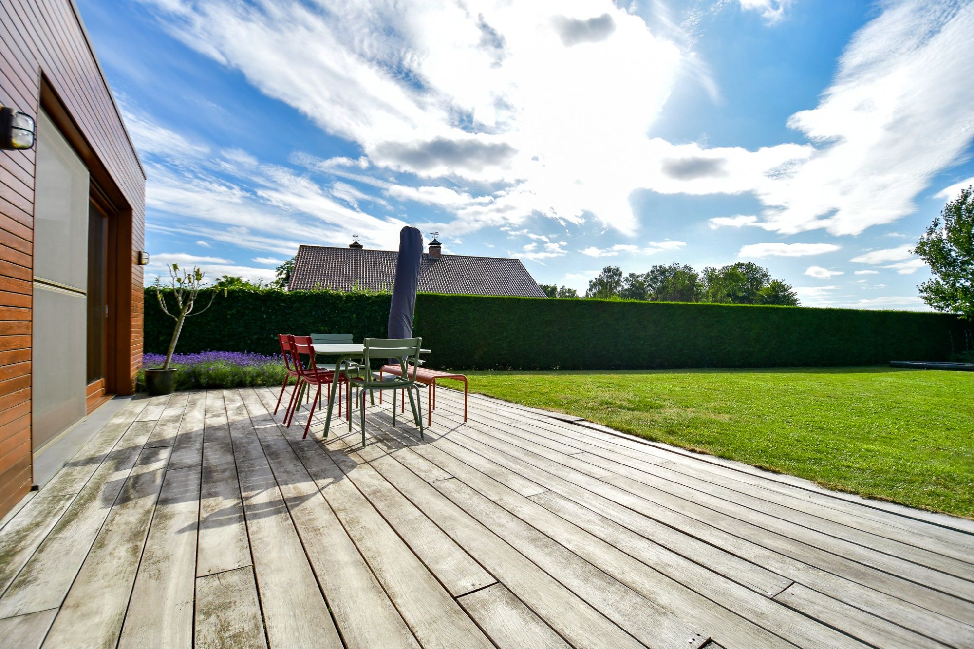 Trendy vernieuwde woning met uitbouw en grote tuin op uiterst rustige, doch centrale ligging. foto 23