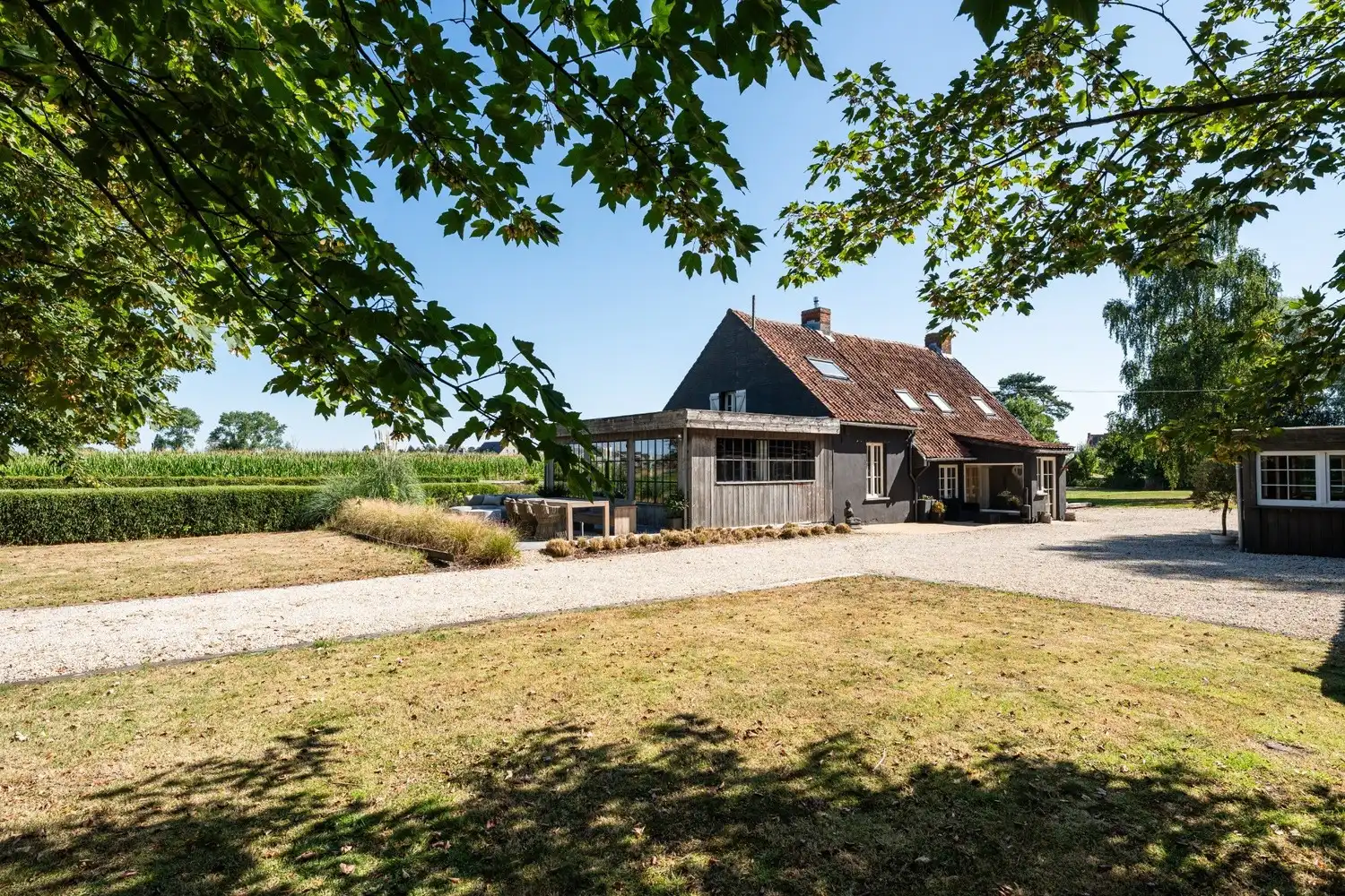 Hoofdfoto van de publicatie: Karaktervolle hoeve op een uitzonderlijke locatie in Adegem
