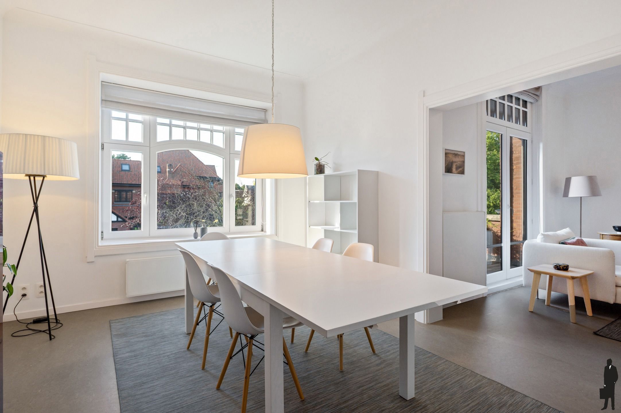 Gemeubeld appartement met terras en poetsdienst. foto 2