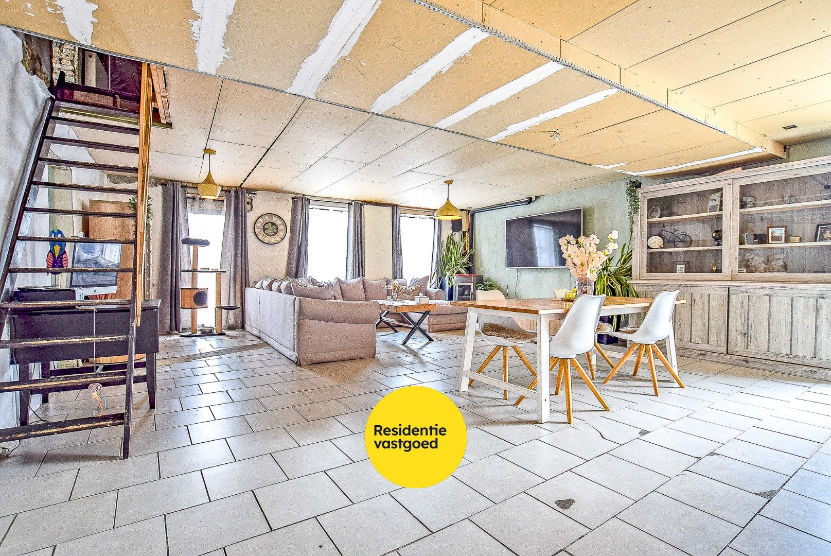 Te renoveren woning met 4 slaapkamers, bureau en zongerichte tuin in Alveringem foto 8