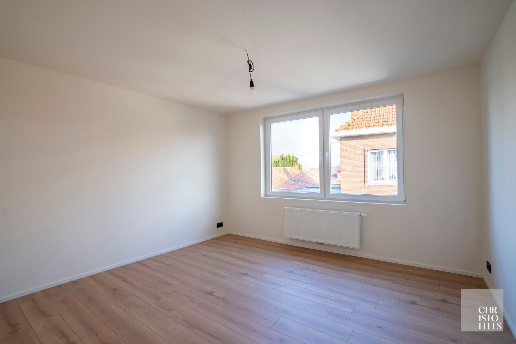 Stijlvol gerenoveerde gezinswoning met tuin op ideale locatie!  foto 13