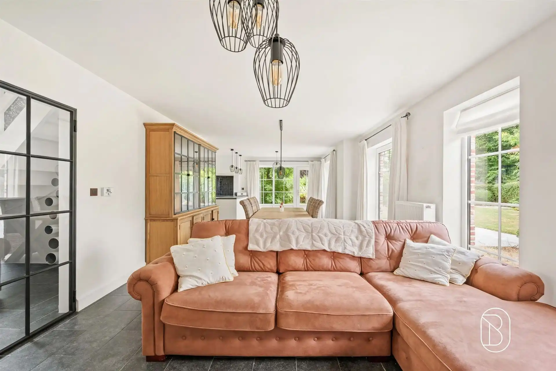 Stijlvolle pastoriewoning op rustige locatie foto 7