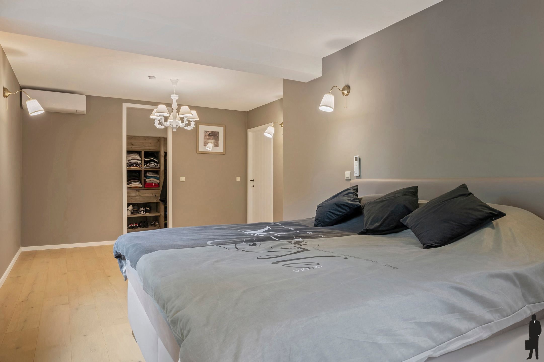 Volledige gerenoveerde villa te koop foto 53