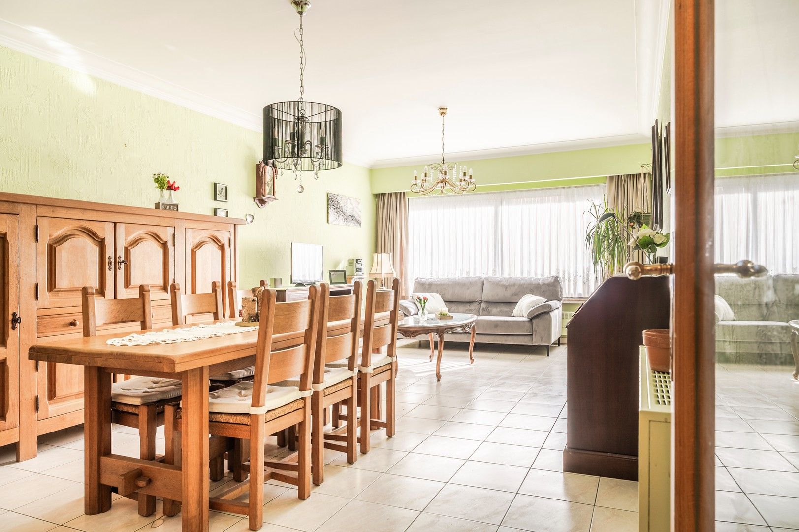 Gelijkvloers appartement met tuin foto {{pictureIndex}}