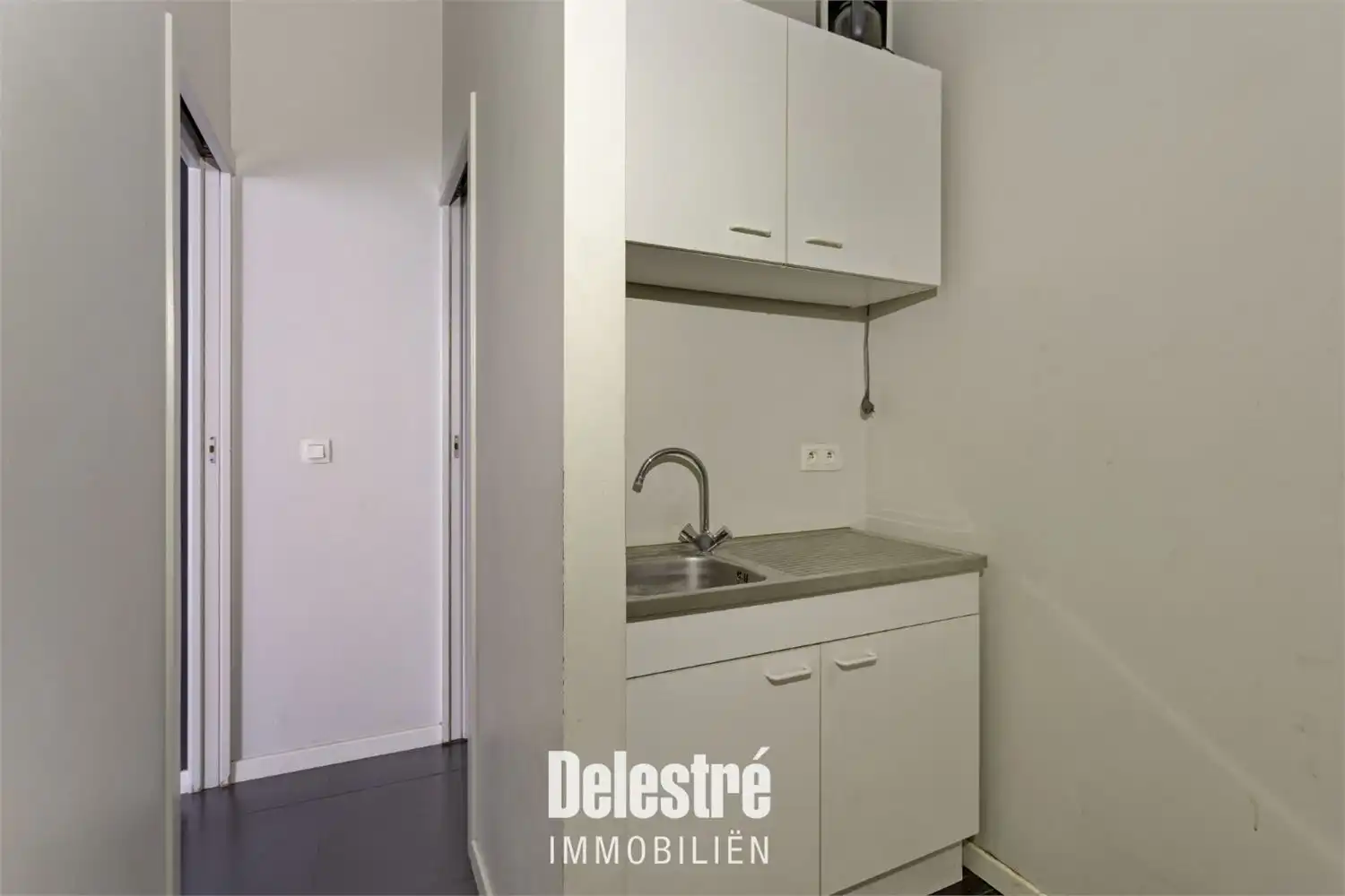 MODERN INSTAPKLAAR COMMERCIEEL GELIJKVLOERS BEVERSTRAAT foto 13