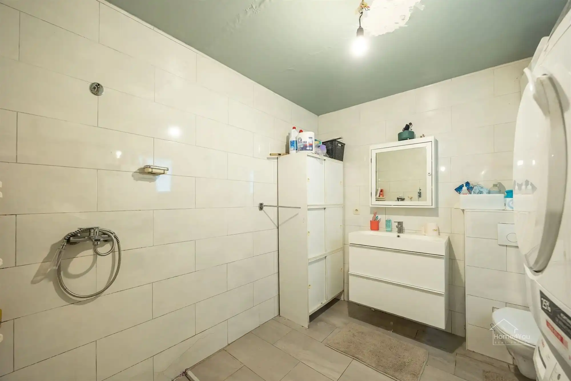 Ruime op te frissen woning met 4 slpk op bruisende locatie! foto 6