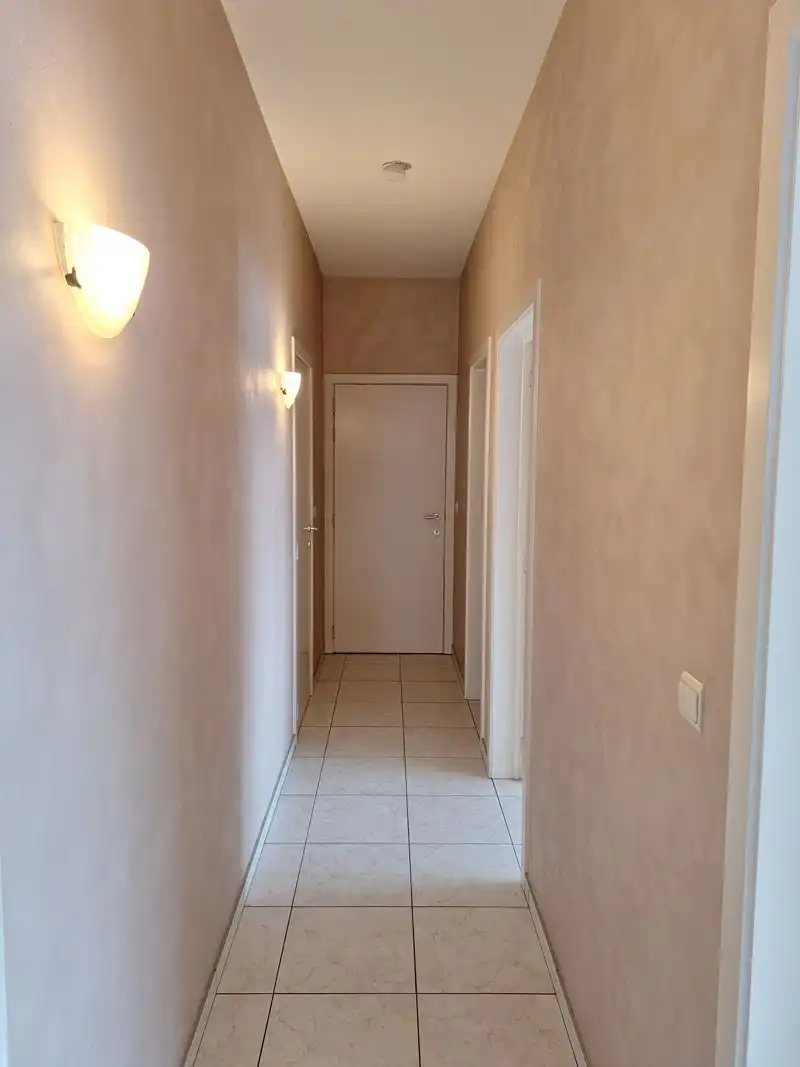 Perfect gelegen gelijkvloers appartement in het Centrum van Neerpelt foto 2