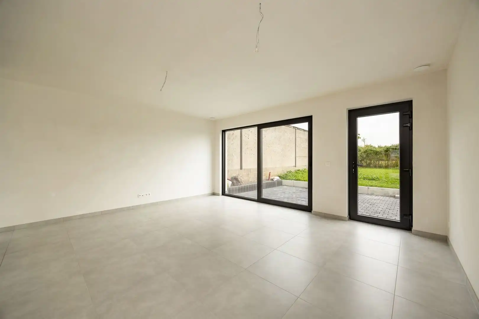 Half open bebouwing - nieuwbouw met tuin en carport.  foto 4
