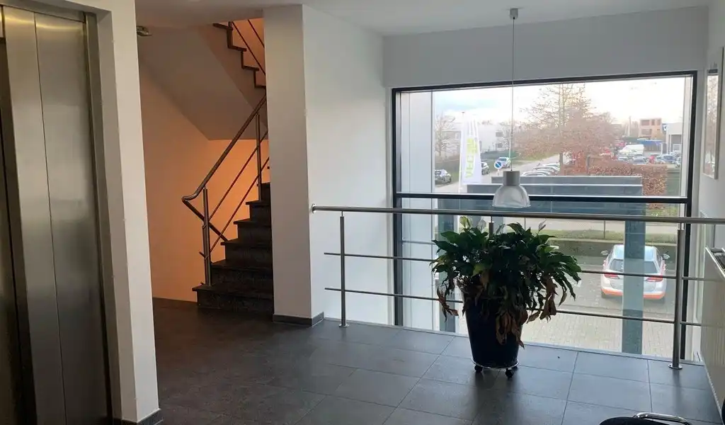 Kantoorruimte te huur vlakbij E313 in Geel foto 5