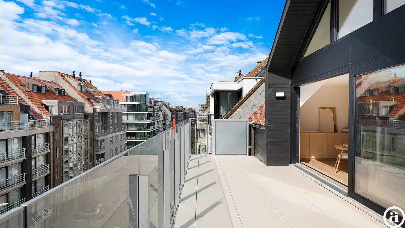 Ruime gerenoveerde duplex met 5 slaapkamers in Knokke        foto 3