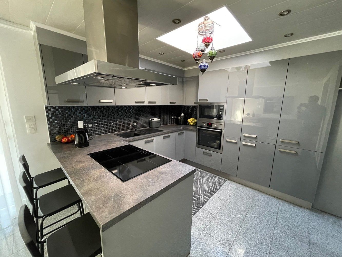 Genk, Kraaistraat 11 – Volledig gerenoveerde en energiezuinige (EPC B) rijwoning met 3 slaapkamers, terras en tuin gelegen in een rustige woonwijk. foto 9
