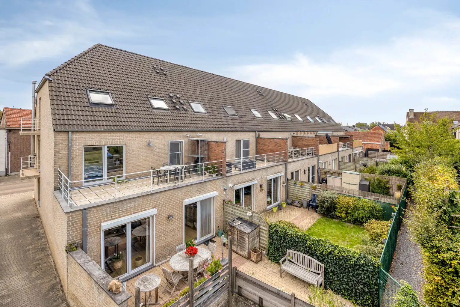 GELIJKVLOERS APPARTEMENT MET 2 SLAAPKAMERS EN GARAGE foto 22