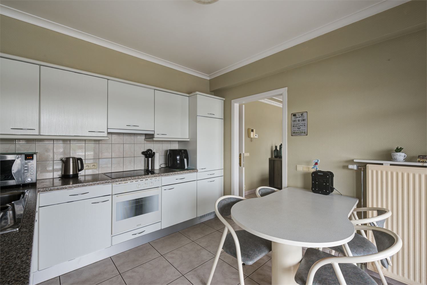 INSTAPKLAAR APPARTEMENT MET 2 SLAAPKAMERS EN GARAGE TE OPGRIMBIE foto 2