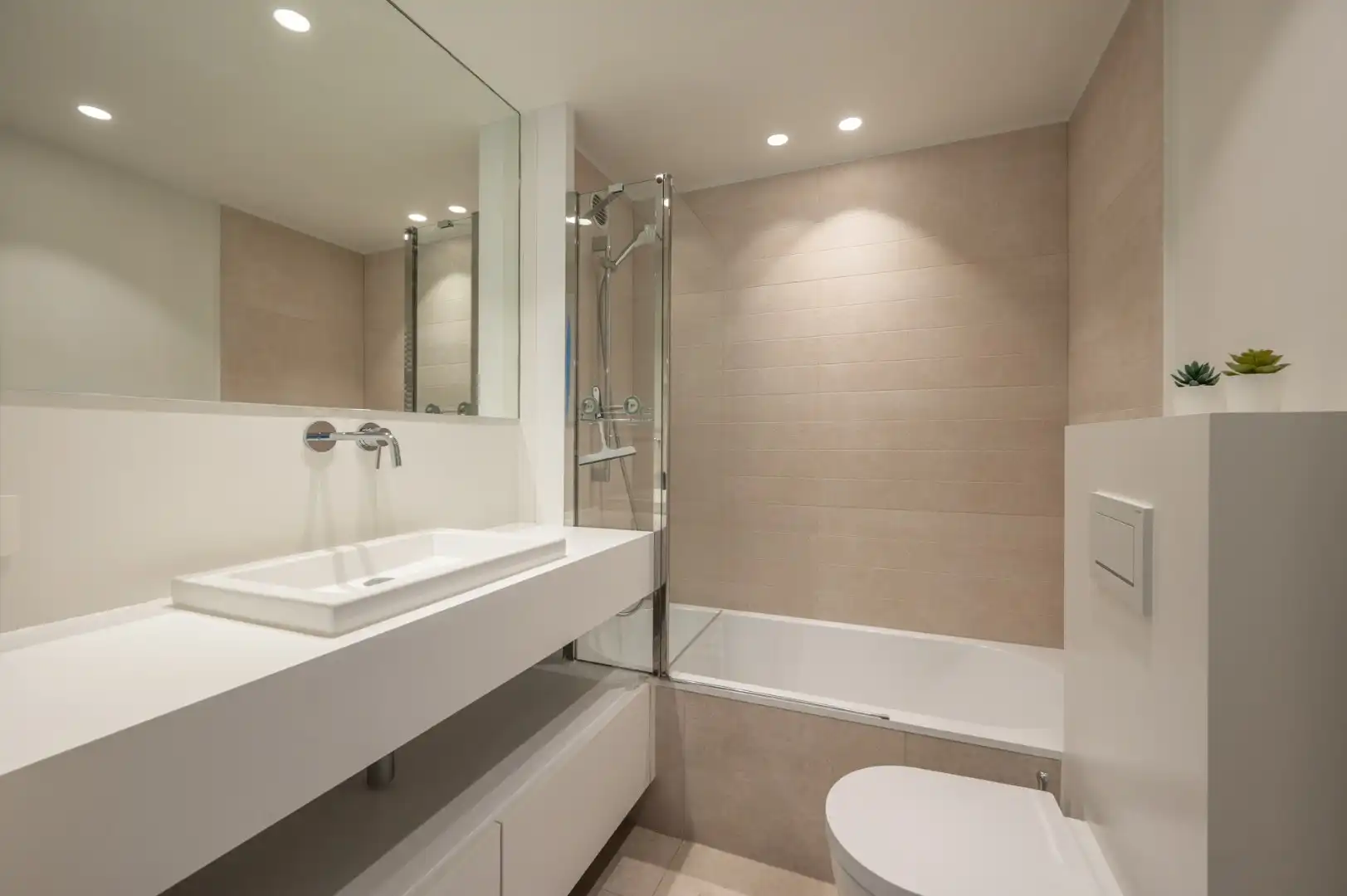Instapklaar 3-slaapkamerappartement met zijdelings zeezicht foto 12