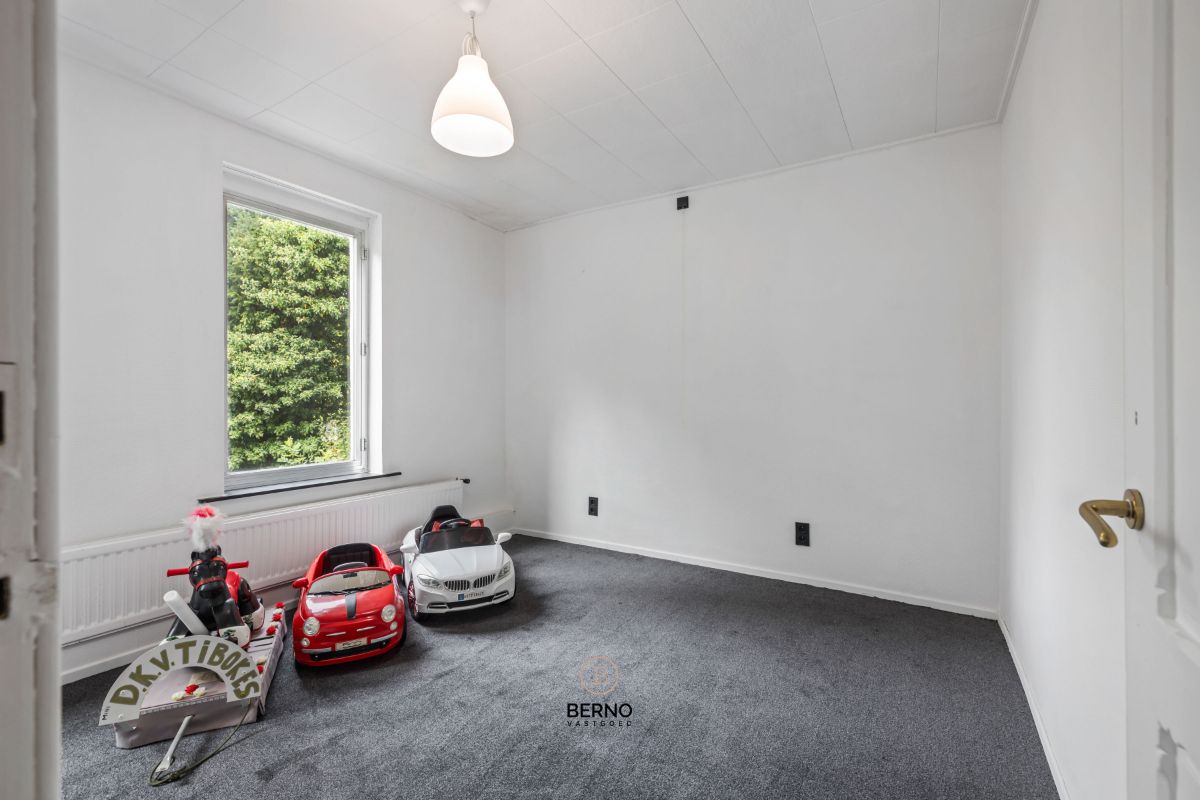 Rustig gelegen woning met 3 slaapkamers en ruime garage. foto 16