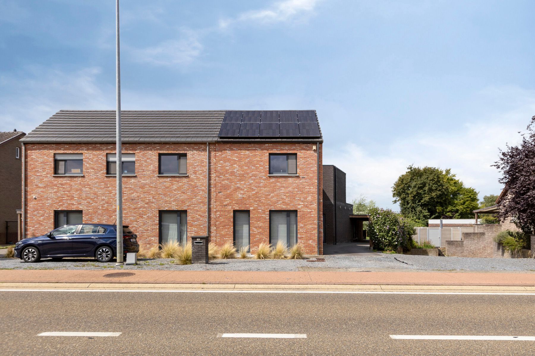 Moderne nieuwbouwwoning met 4 slaapkamers en gezellige tuin. foto 3