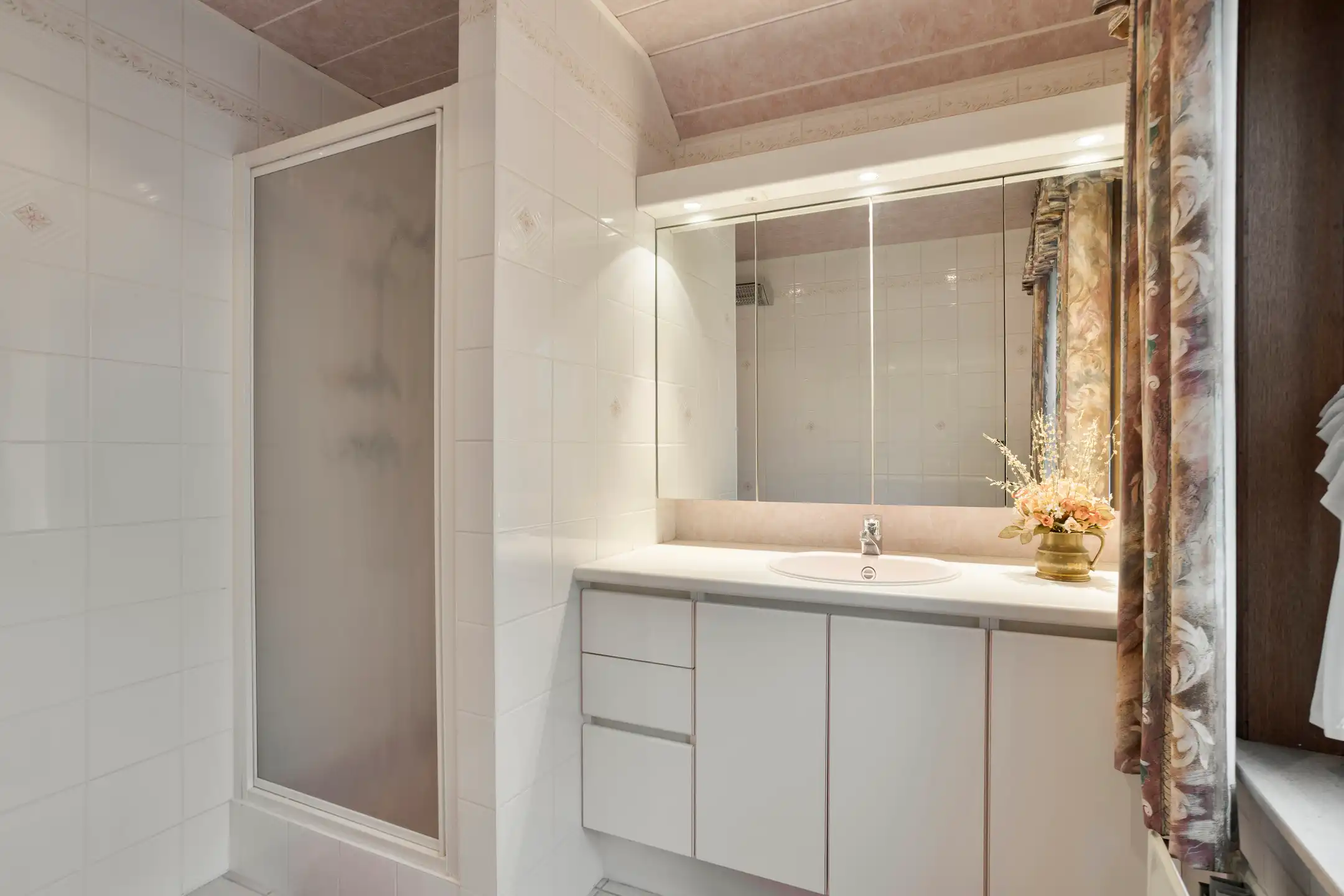 Ruime open bebouwing met 6 slaapkamers foto 20
