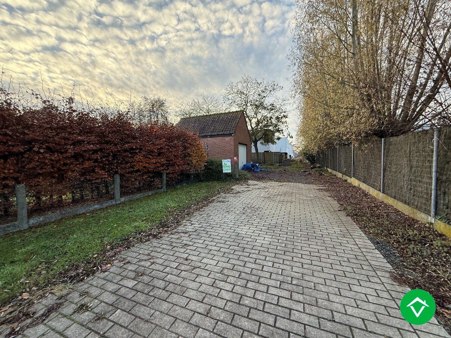 Rustig gelegen halfopen bebouwing met 3 slaapkamers, tuin en garage met uitweg! foto 22
