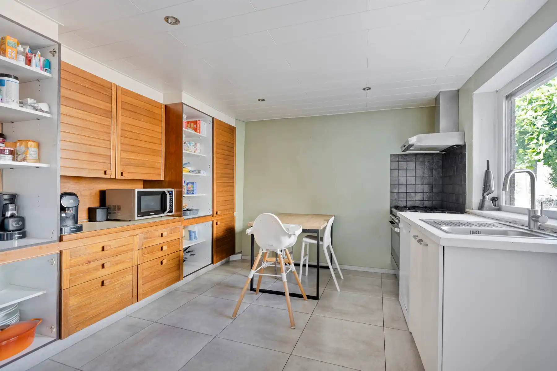 Ruime instapklare gezinswoning met 4 slaapkamers & garage. foto 9