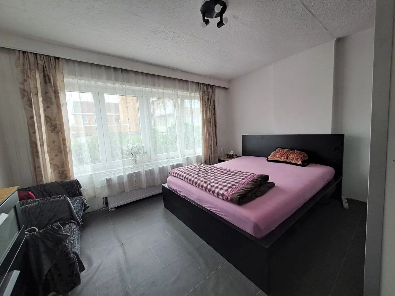 Rijwoning aan de stadsrand foto 13