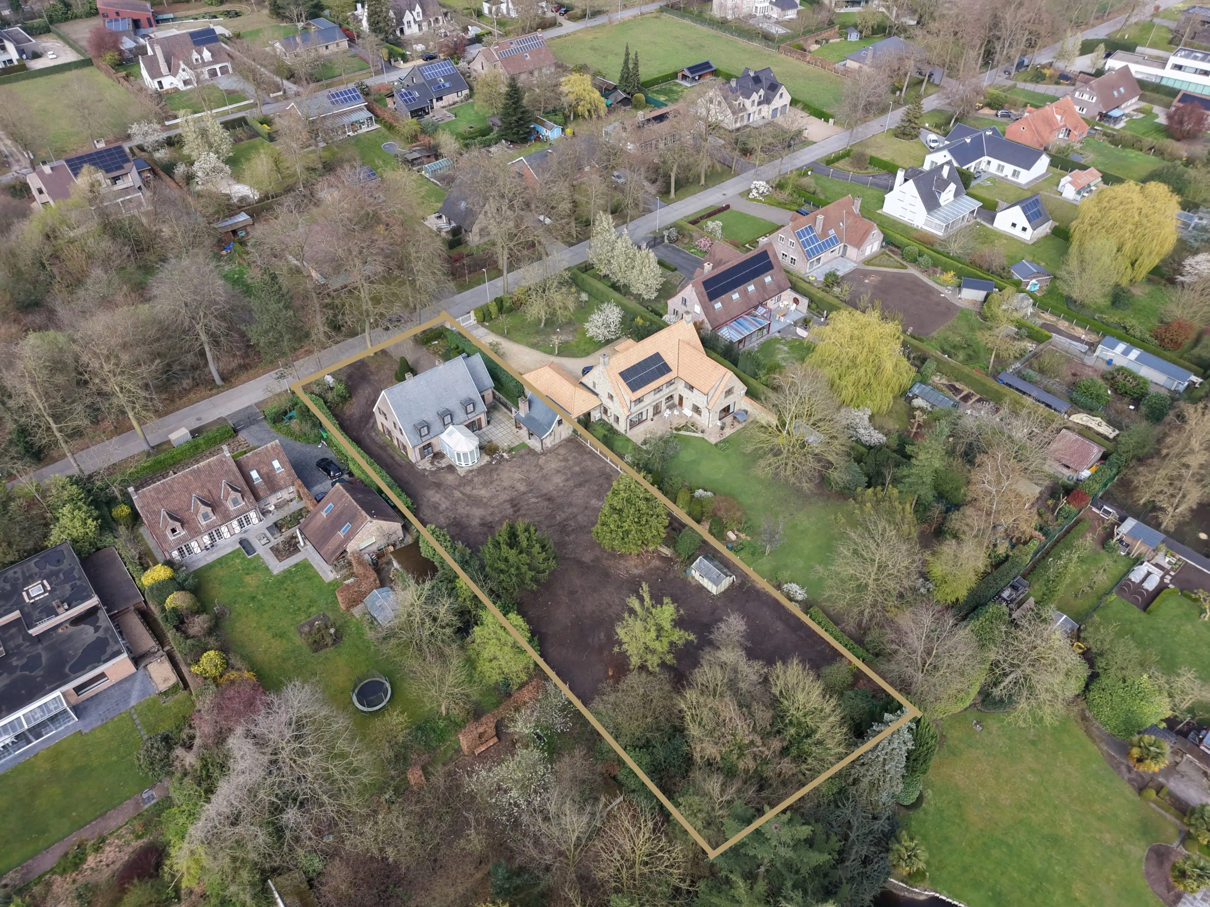 Hoofdfoto van de publicatie: Openbebouwing gelegen in een residentiële wijk in Aalter!