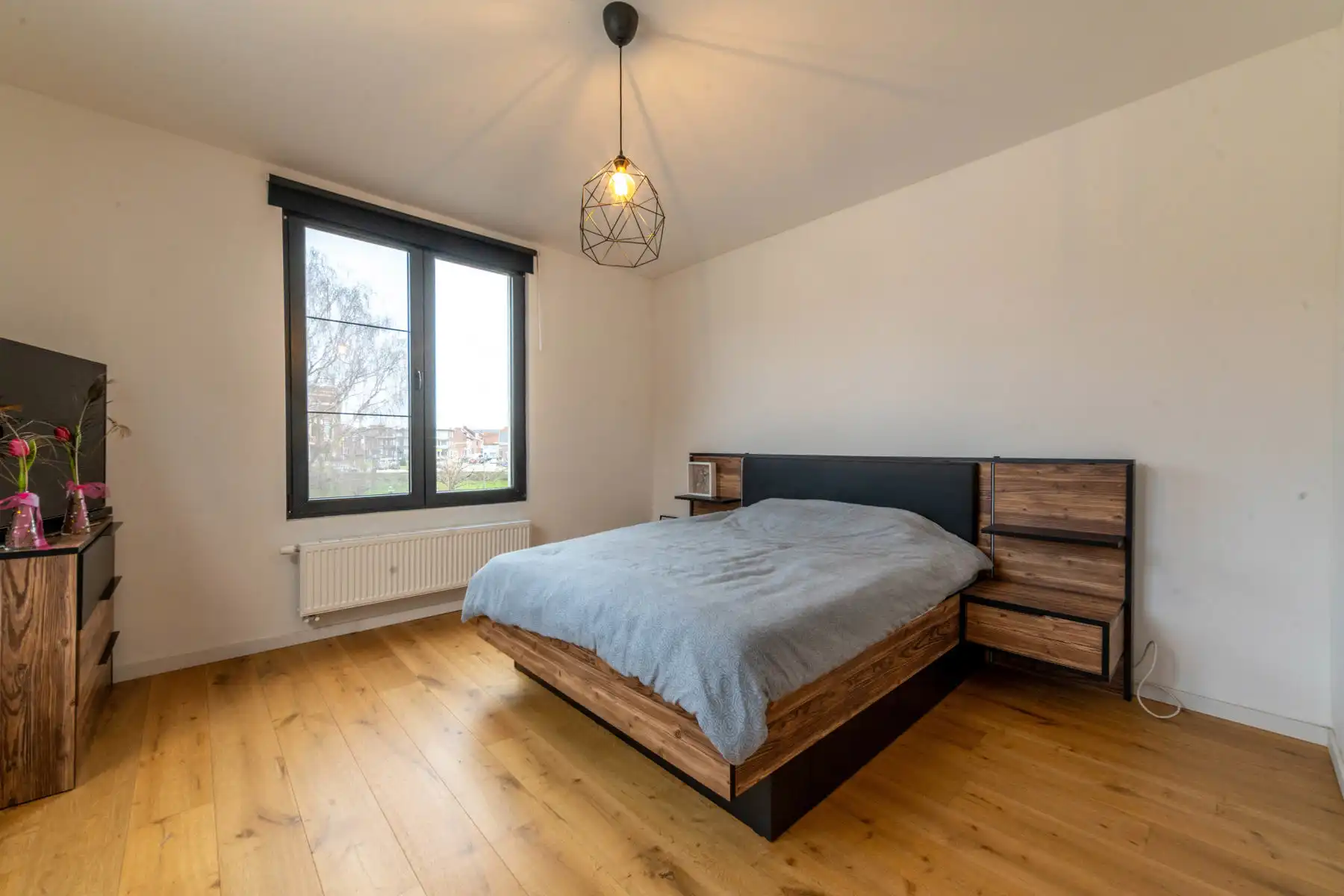 Instapklare, ruime gezinswoning met 5 slaapkamers en praktijkruimte te Boom. foto 9