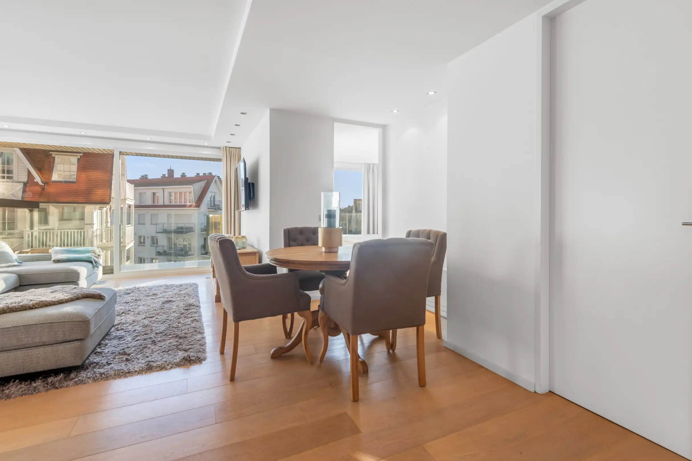 Aangenaam, gemeubeld appartement met zuidgericht terras en open zicht, gelegen in de Kustlaan in het Zoute. foto 5