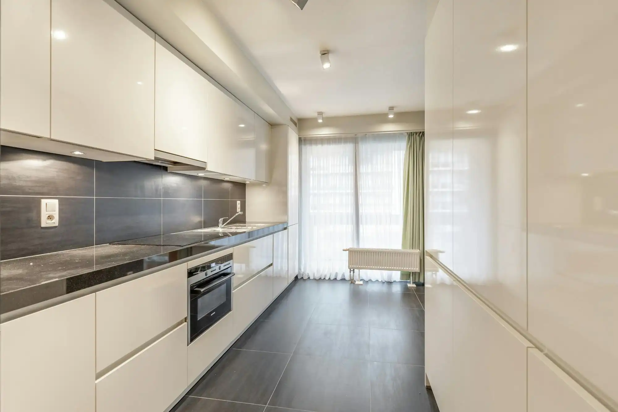 Opgeknapt hoekappartement (125m²) in Hasselt met 2 slaapkamers foto 2