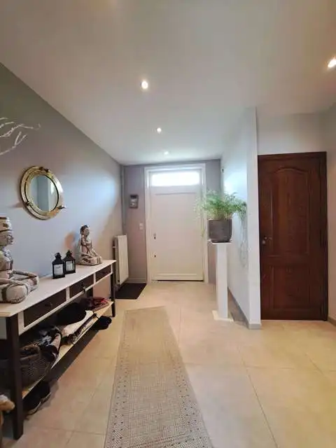 Gerenoveerde vrijstaande woning met Garage en Tuin te huur in Oedelem ( Beernem ) foto 2