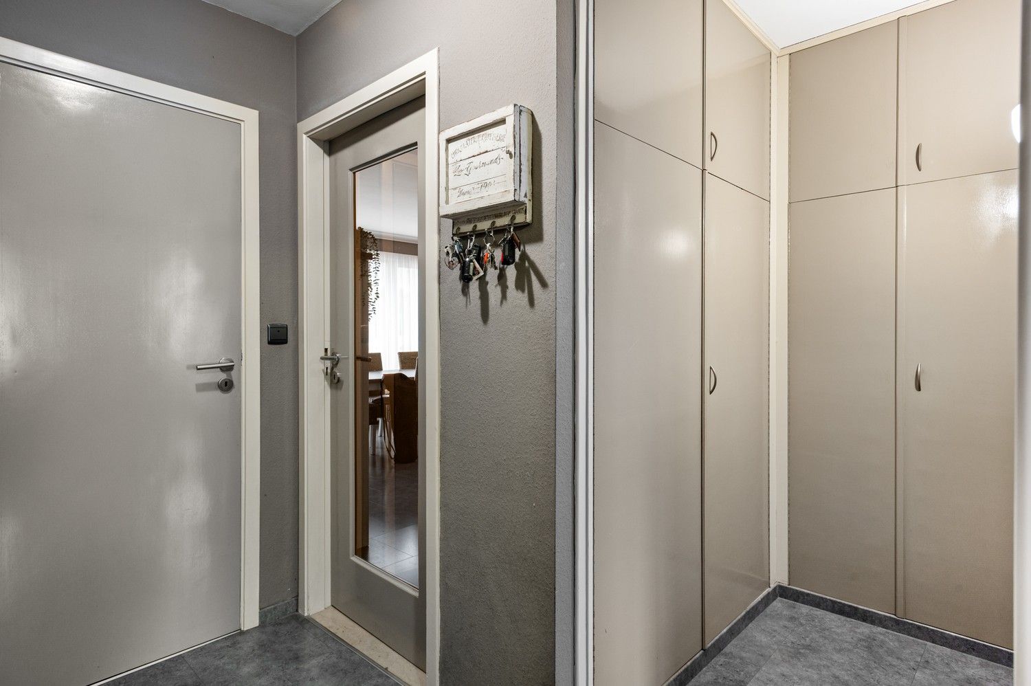 Gezellig appartement met 3 slaapkamers, een terras en garagebox in Deurne! foto 2