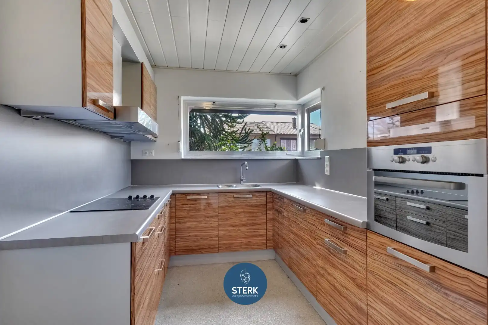 OP TE KNAPPEN SPLITLEVELWONING OP EEN GELIEFDE LOCATIE TE LANAKEN !  foto 8