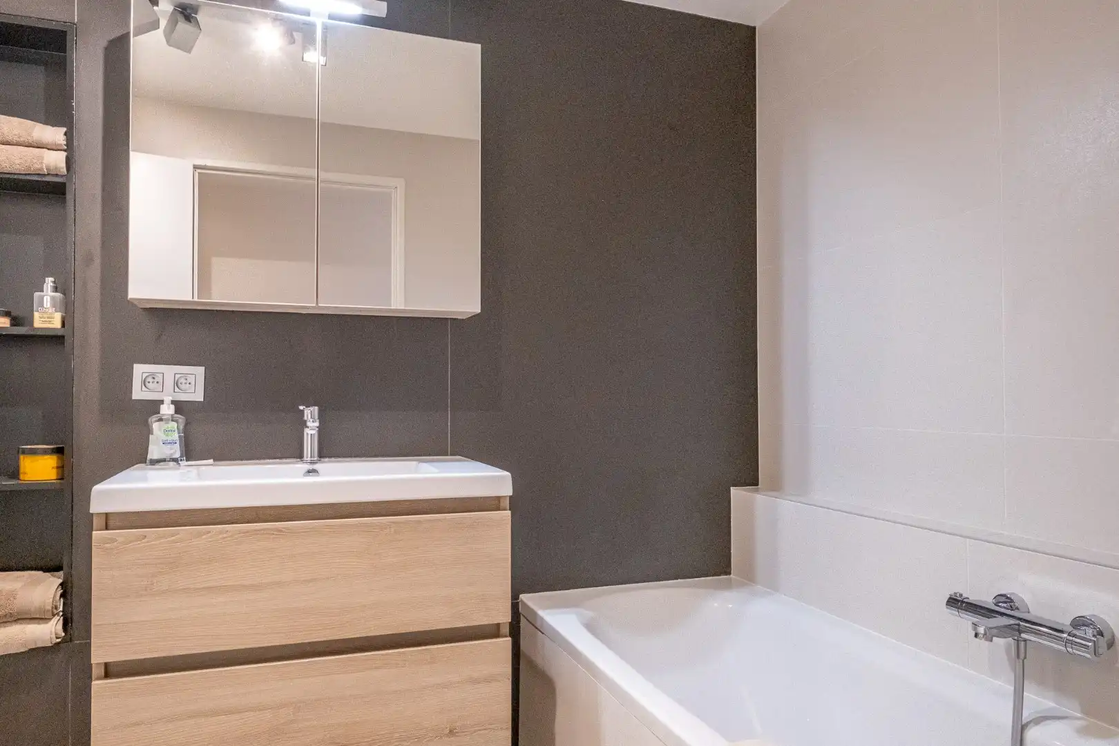 Gemeubeld appartement met prachtig uitzicht foto 17