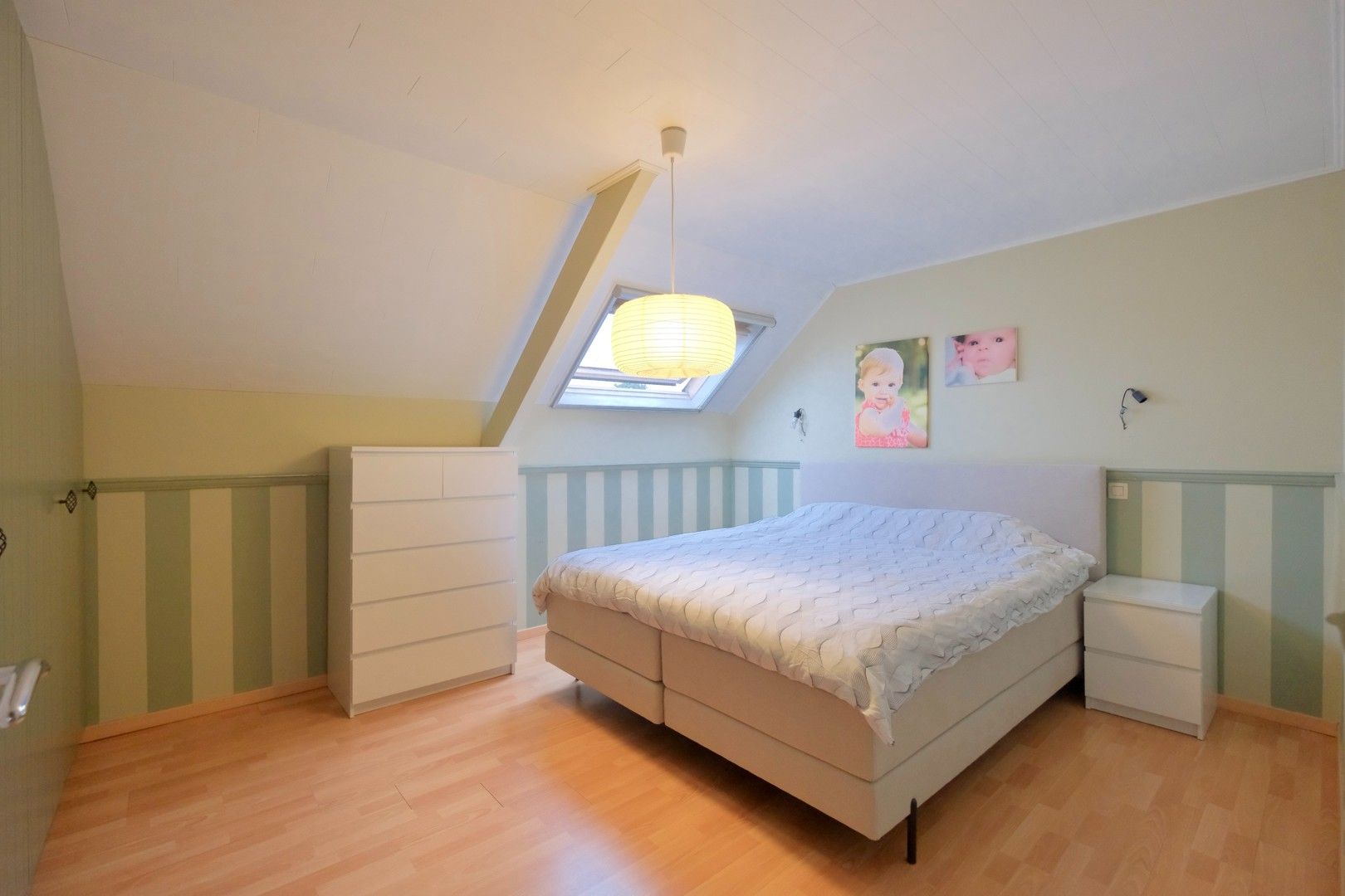 Instapklare handelswoning op toplocatie in Torhout! foto 8