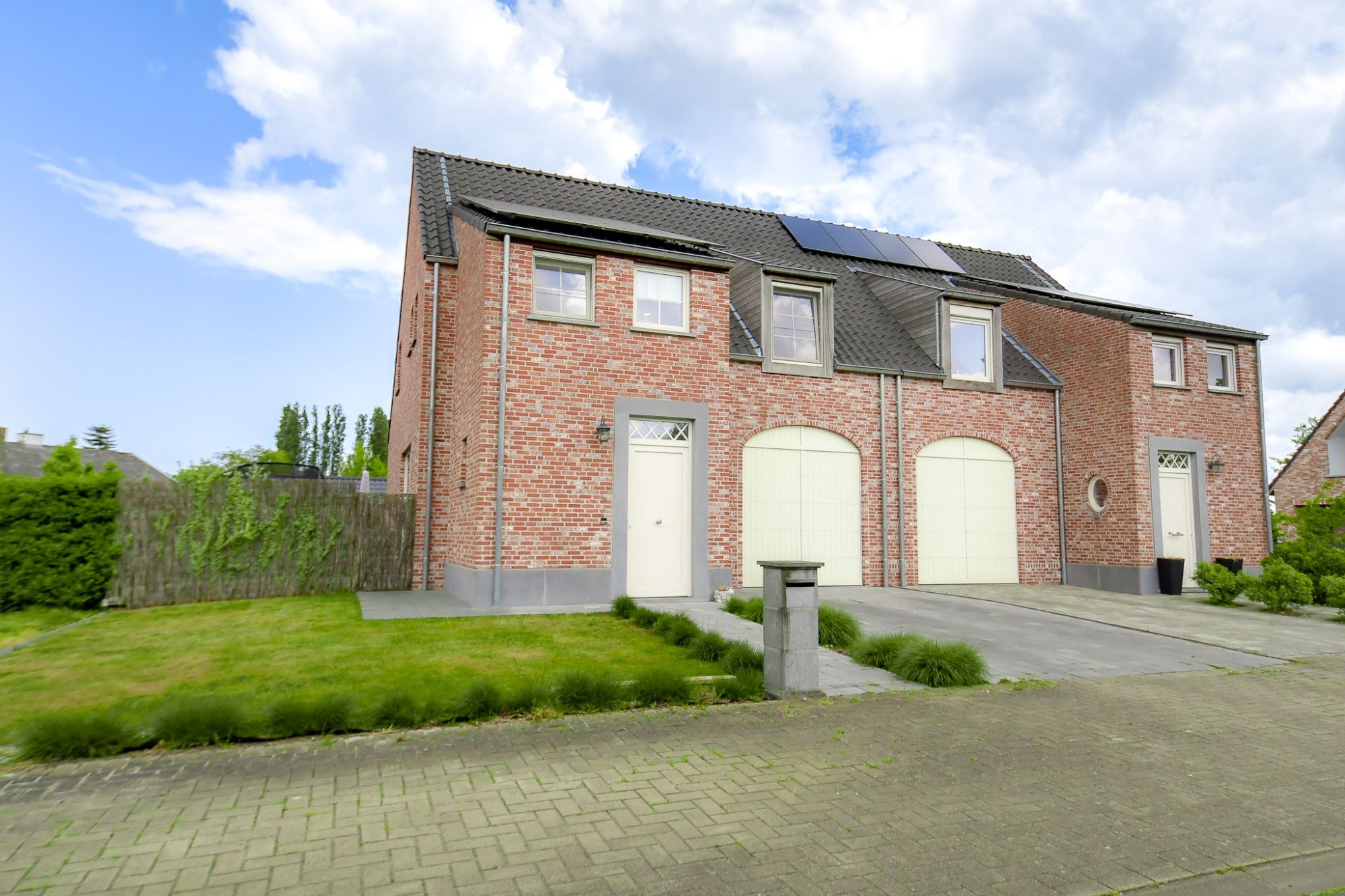 Recent hedendaags ingerichte woning (bj 2017) in een groene omgeving tussen Oedelem en Brugge foto {{pictureIndex}}