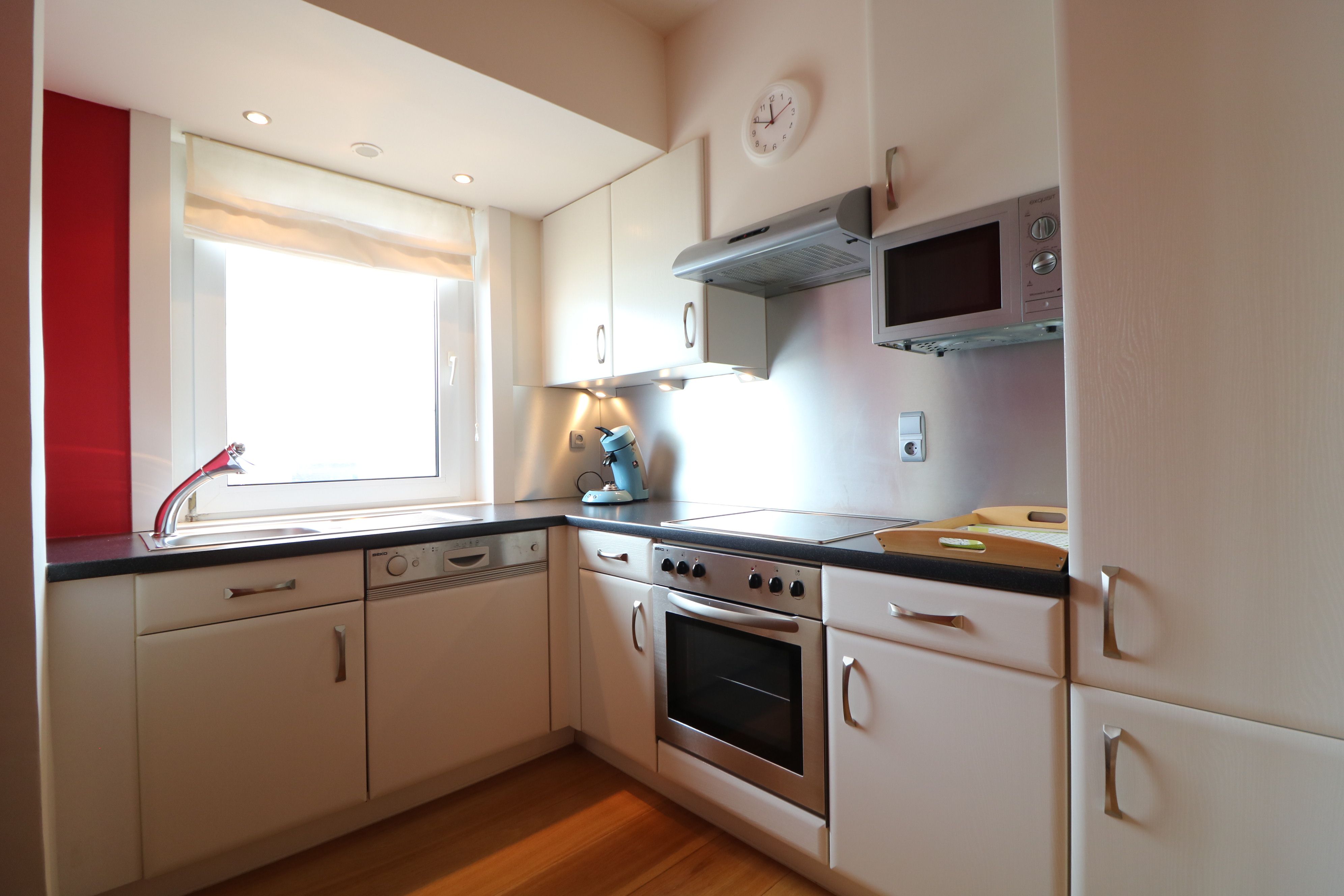 Instapklaar hoekappartement met 2 slaapkamers en fenomenaal zeezicht. foto 3