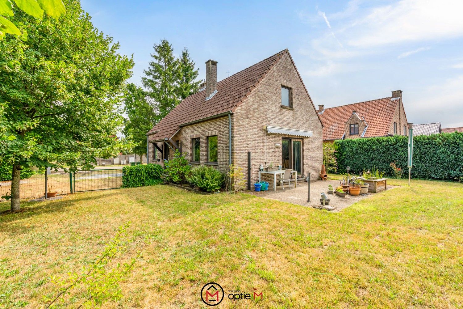 Rustig gelegen gezinswoning met 4 slaapkamers en ruime tuin foto 2