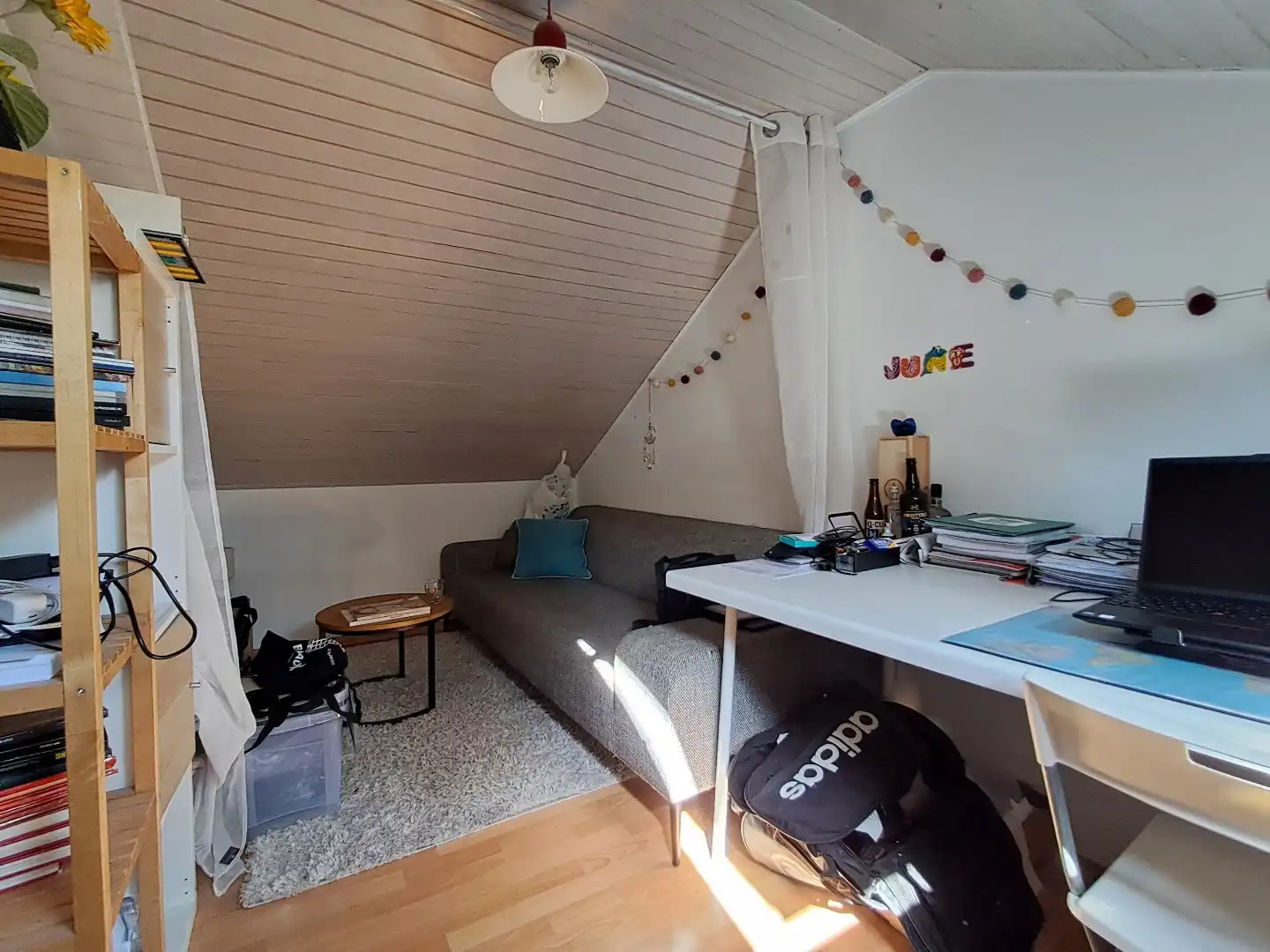Ruime alleenstaande woning in een rustige wijk te Sijsele. foto 13