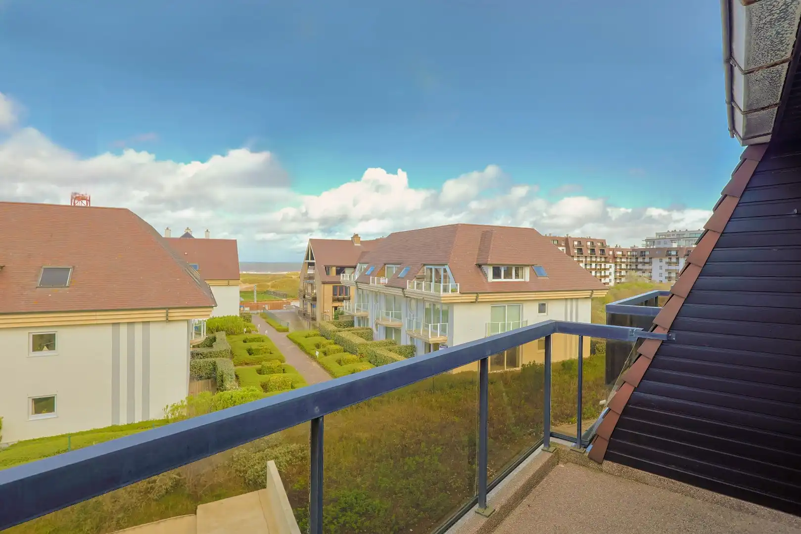 Ruim en zonnig appartement met 2 slaapkamers en een autostaanplaats in Res. Plaza II foto 16