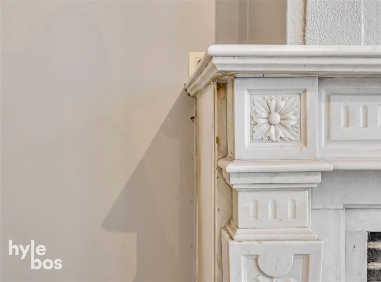 Ruim bovenhuis met groot magazijn in het centrum van de stad foto 21