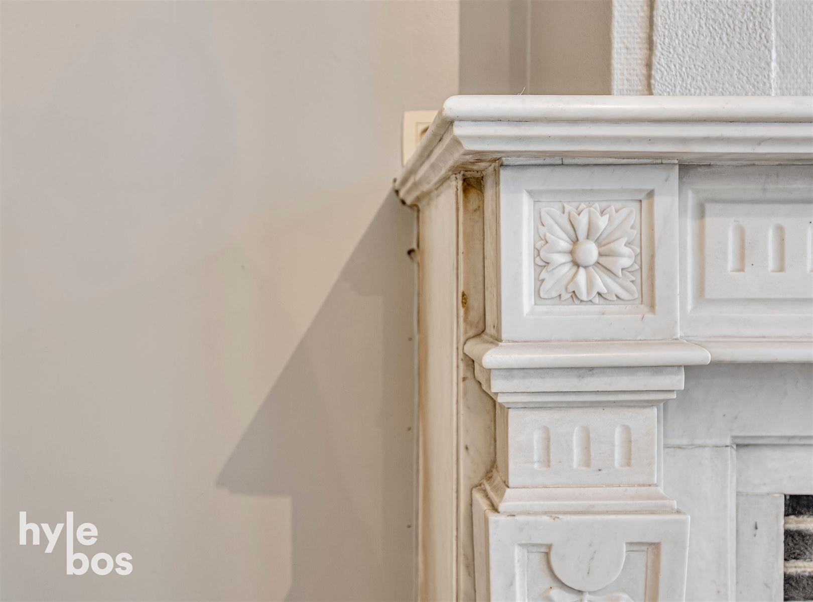 Ruim bovenhuis met groot magazijn in het centrum van de stad foto 21