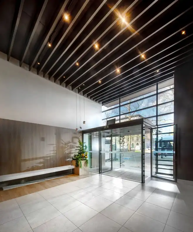 MARNIX 23: 553m² en 880m² te huur foto 3