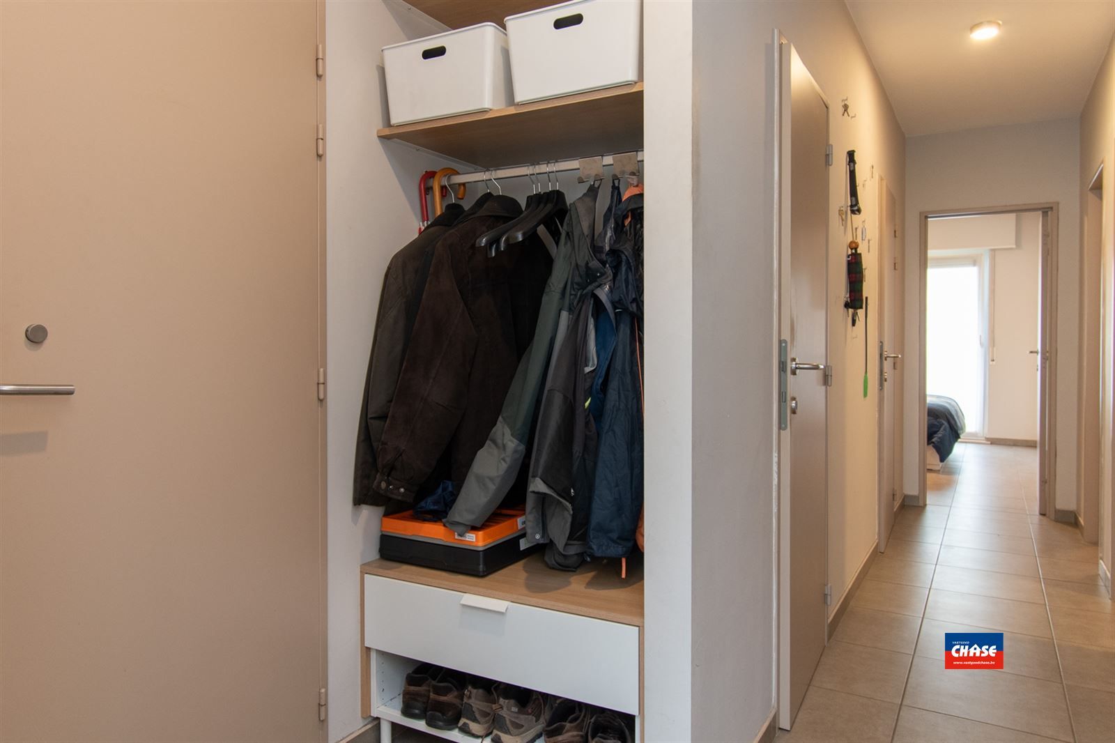 Ruim instapklaar appartement met 2 slaapkamers + terras + P foto 7