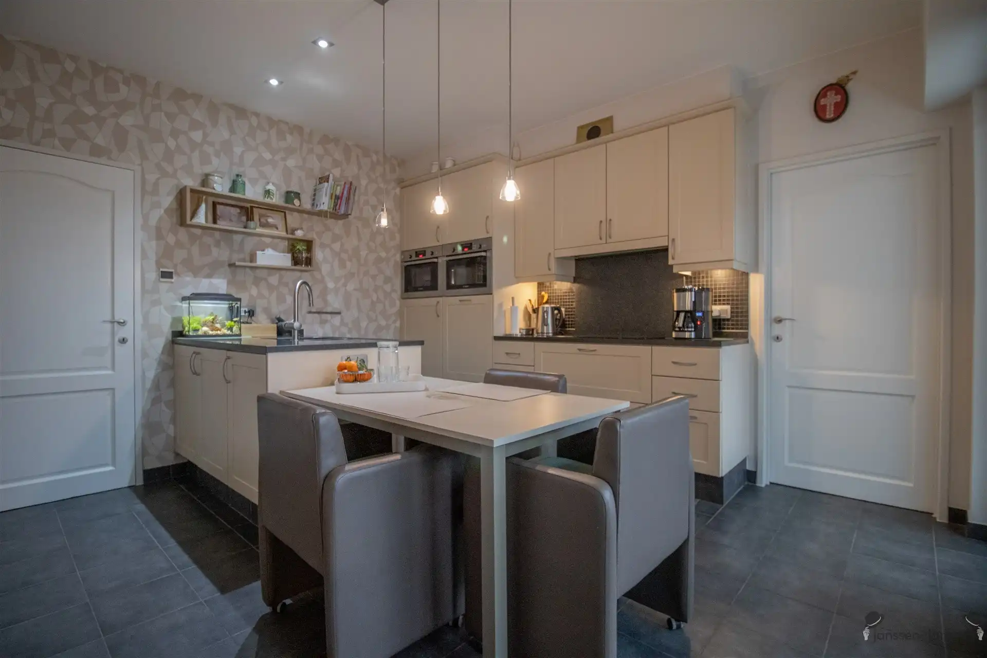 Rustig gelegen gelijkvloerse woning met 3 slaapkamers en wellnessruimte foto 9