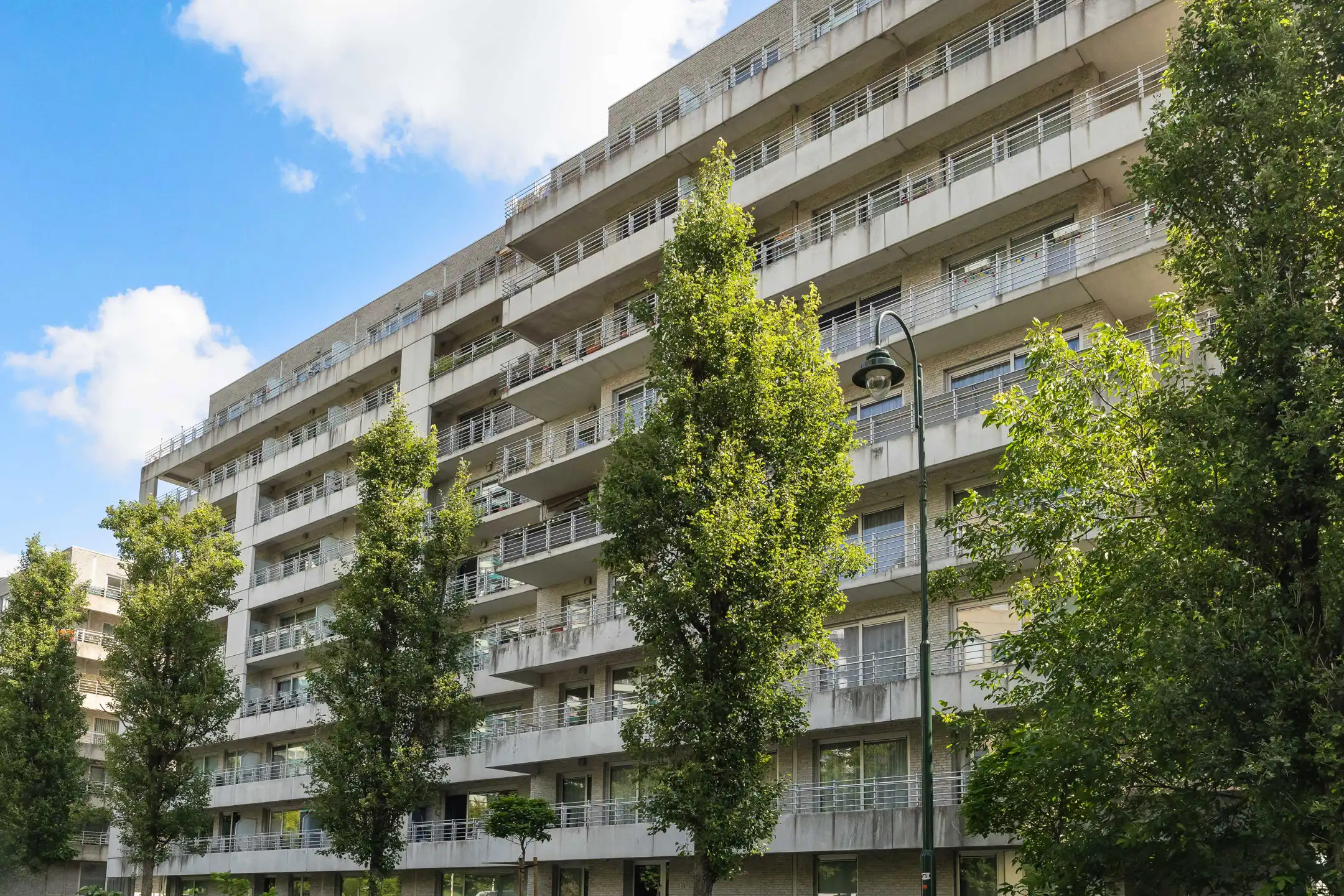 Appartement met 2 slaapkamers + kantoor met terras en P foto 3