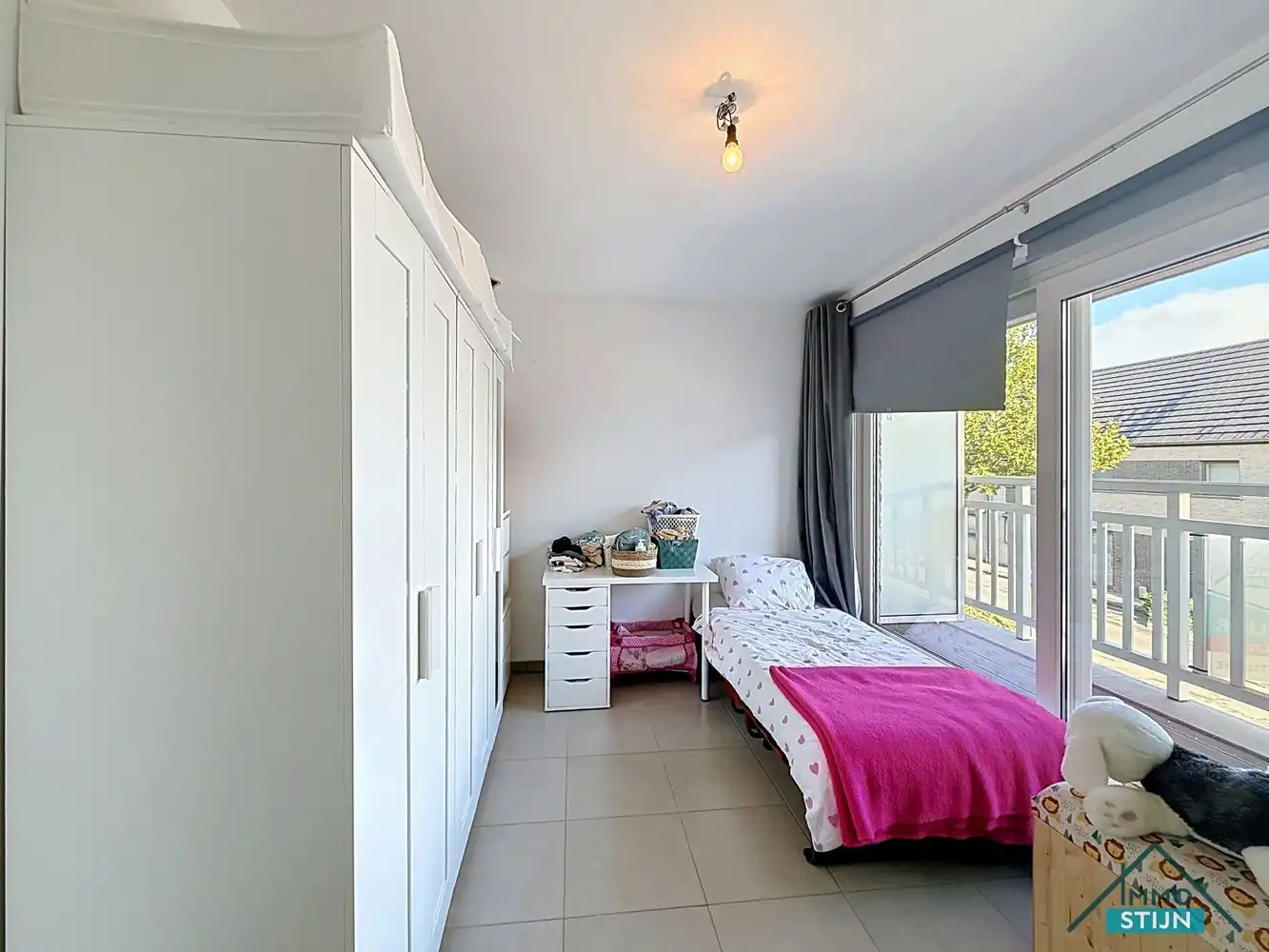 Lichtrijk appartement met twee slaapkamers en ruime garage foto 9