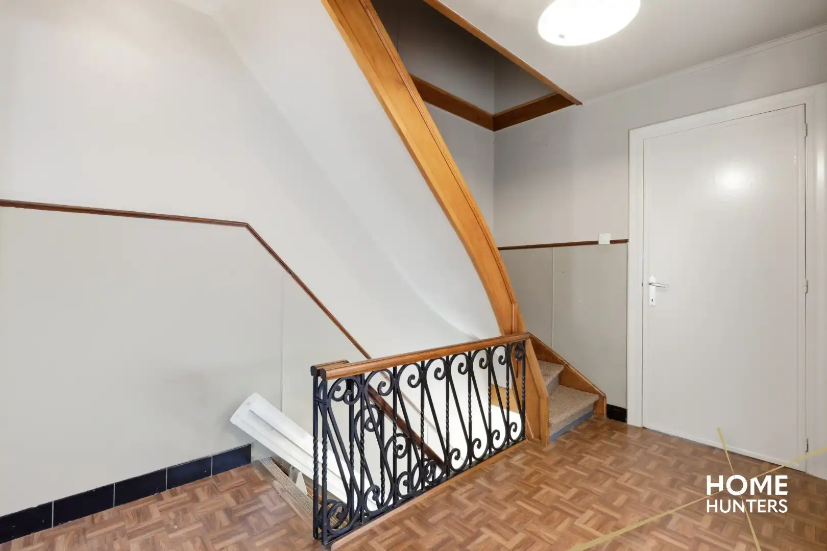 Ruime halfopen bebouwing met loods van 200 m² op een perceel van 919 m² foto 9