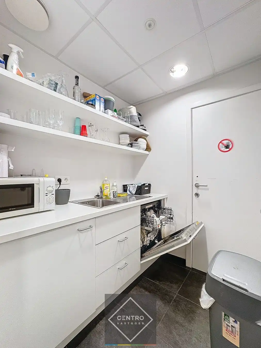 Instapklare KANTOREN (250m²) TE KOOP met 6 private parkeerplaatsen voor de deur te Brugge! Ideale uitvalsbasis naar kust en binnenland! foto 8